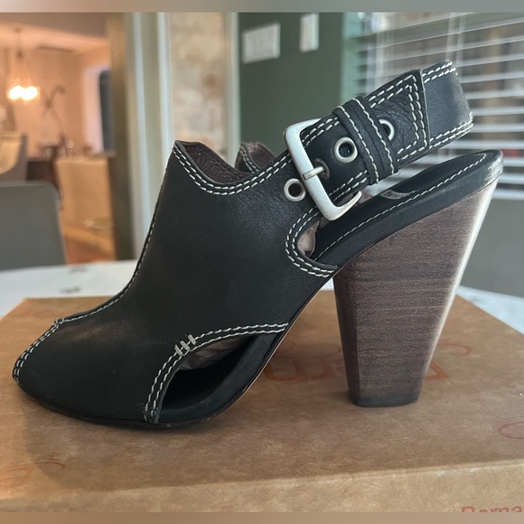 Ladies Bernardo Leather Sandals - Picture 9 of 13